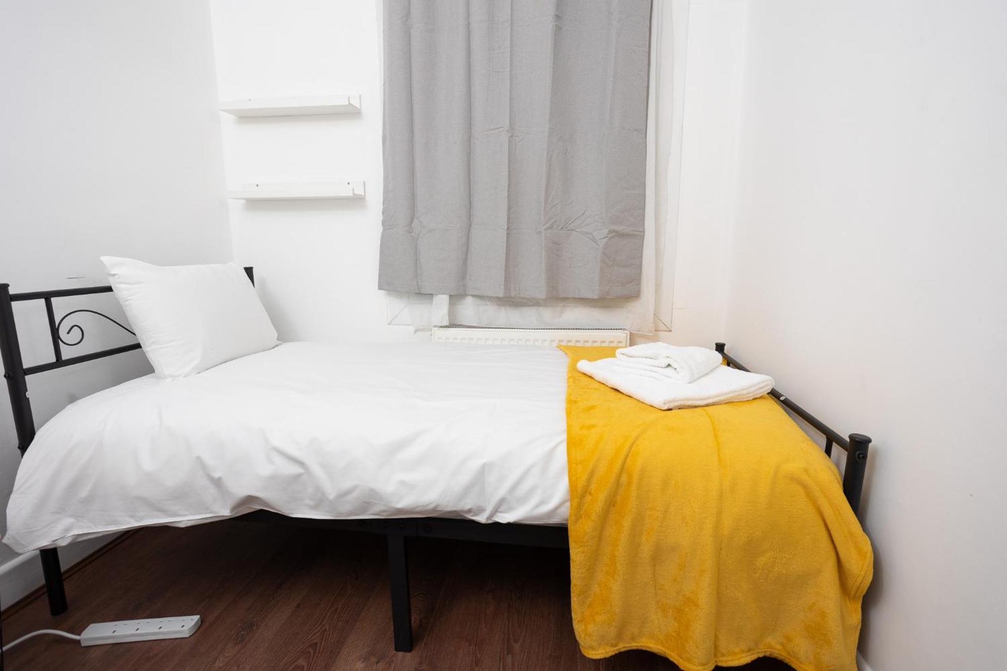 Spacious & Comfy Home In West Midlands - Sleeps 8, Free Parking, Wifi, Netflix, Prime Location, Ideal For Contractors, Business, Groups, Travellers, Families And Relocators Coventry Exterior foto