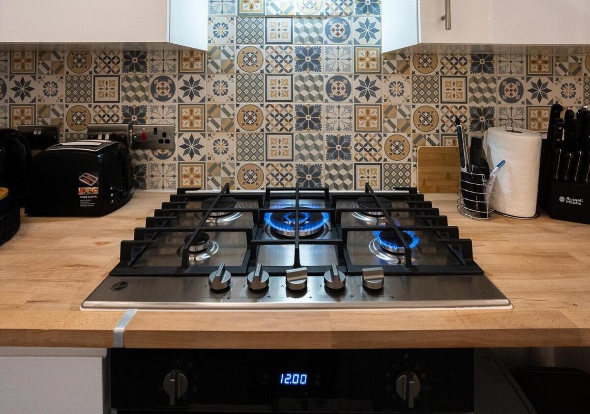 Spacious & Comfy Home In West Midlands - Sleeps 8, Free Parking, Wifi, Netflix, Prime Location, Ideal For Contractors, Business, Groups, Travellers, Families And Relocators Coventry Habitación foto