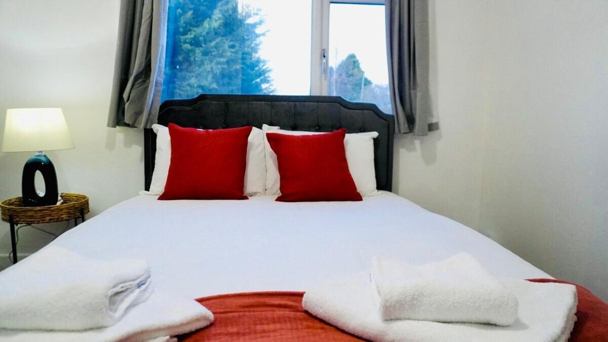 Spacious & Comfy Home In West Midlands - Sleeps 8, Free Parking, Wifi, Netflix, Prime Location, Ideal For Contractors, Business, Groups, Travellers, Families And Relocators Coventry Habitación foto