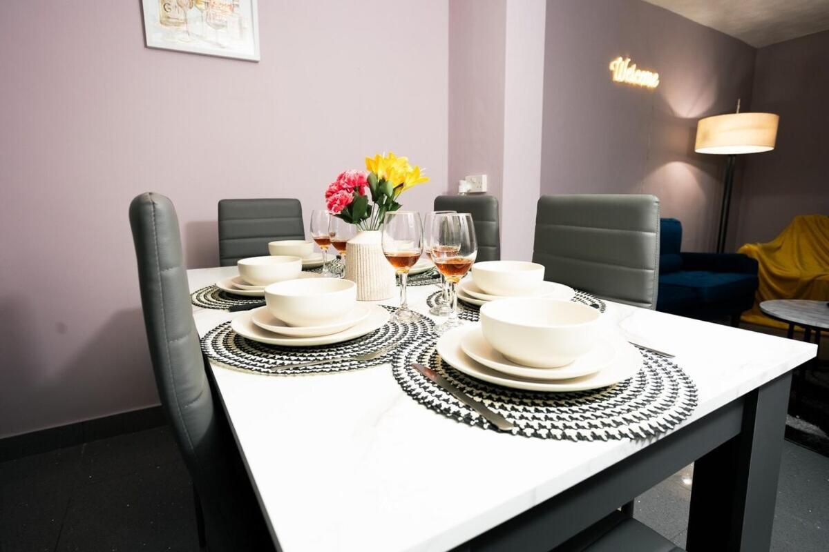 Spacious & Comfy Home In West Midlands - Sleeps 8, Free Parking, Wifi, Netflix, Prime Location, Ideal For Contractors, Business, Groups, Travellers, Families And Relocators Coventry Habitación foto